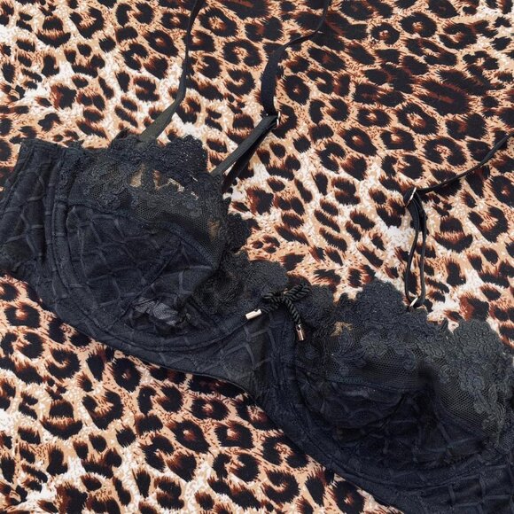 ♡︎ savage x fenty black demi bra ♡︎ - Picture 6 of 7